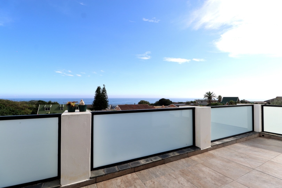 4 Bedroom Property for Sale in Seaview Eastern Cape